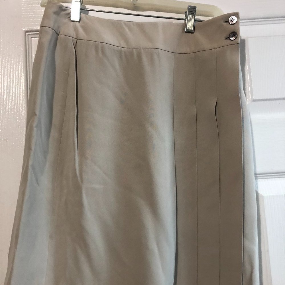 Liz Claiborne women silk skirt gray size 6, 122